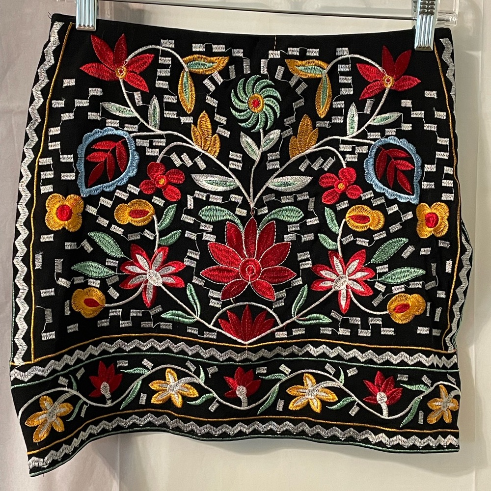 Verte Embroidered Mini Skirt Size M